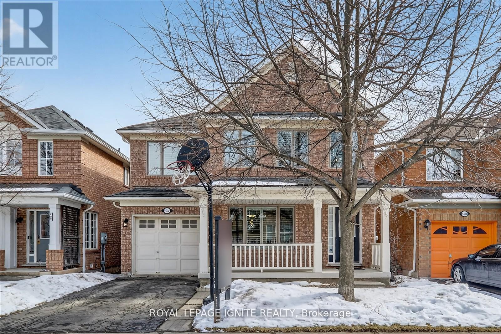 1332 Sagewood Crescent, Oakville, Ontario  L6M 4A4 - Photo 5 - W12978444