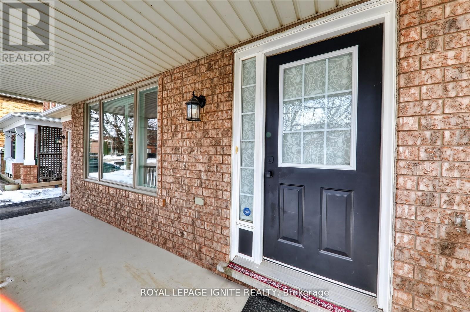 1332 Sagewood Crescent, Oakville, Ontario  L6M 4A4 - Photo 6 - W12978444