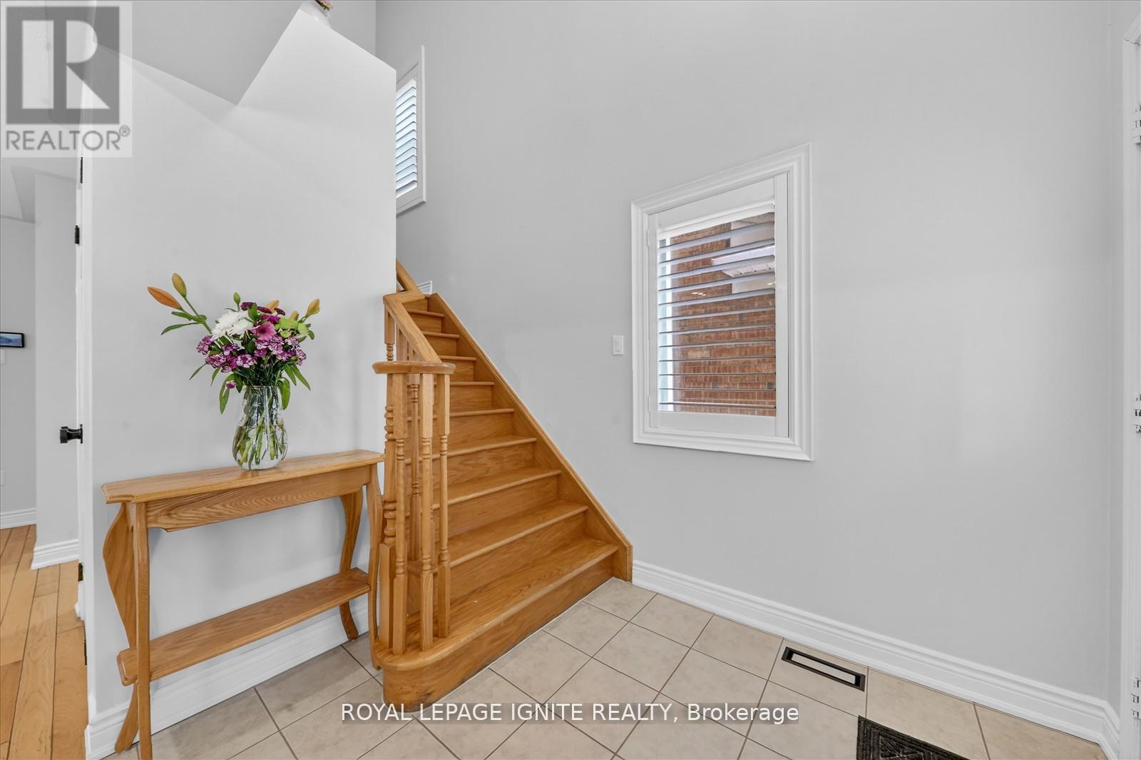 1332 Sagewood Crescent, Oakville, Ontario  L6M 4A4 - Photo 8 - W12978444