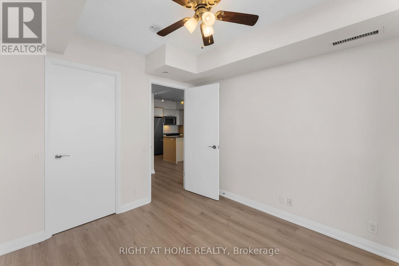 2801 - 5 Valhalla Inn Road, Toronto, Ontario  M9B 0B1 - Photo 18 - W12978462