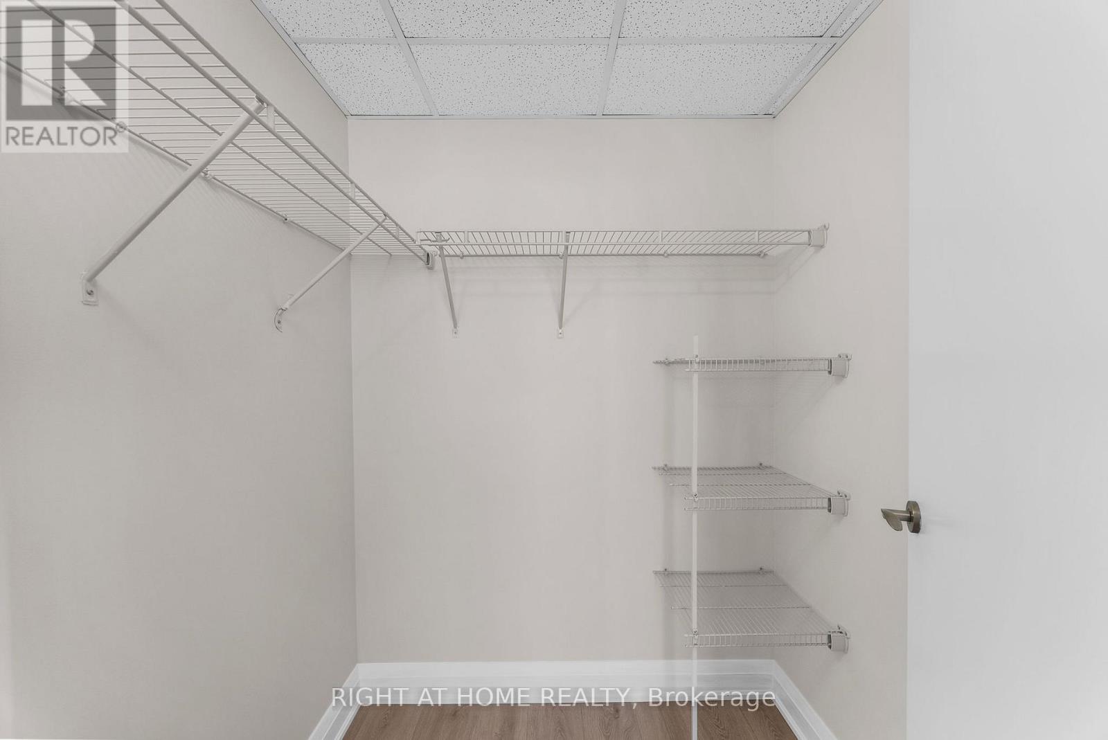 2801 - 5 Valhalla Inn Road, Toronto, Ontario  M9B 0B1 - Photo 21 - W12978462