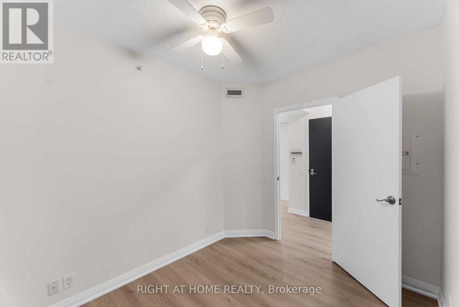 2801 - 5 Valhalla Inn Road, Toronto, Ontario  M9B 0B1 - Photo 26 - W12978462