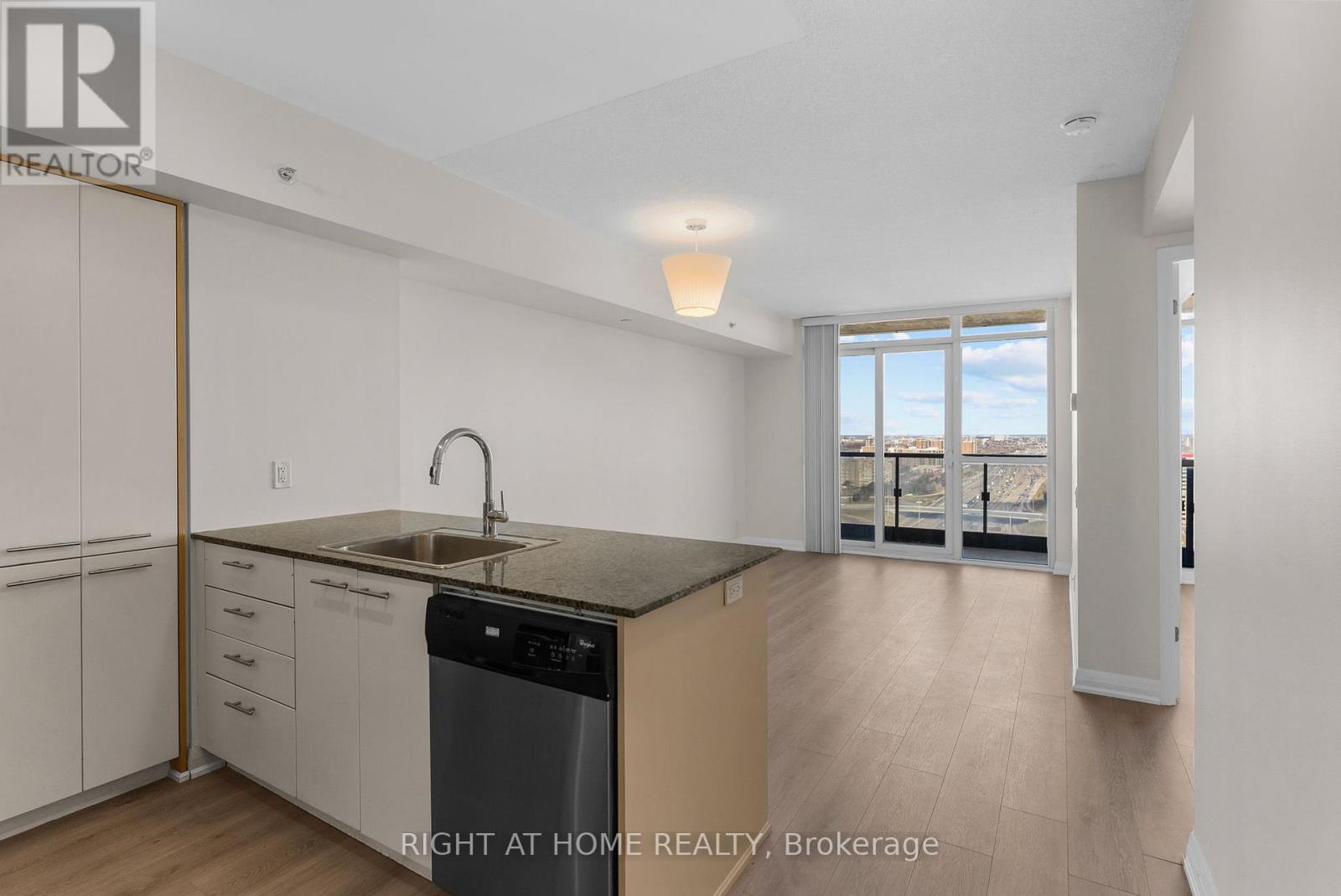 2801 - 5 Valhalla Inn Road, Toronto, Ontario  M9B 0B1 - Photo 5 - W12978462