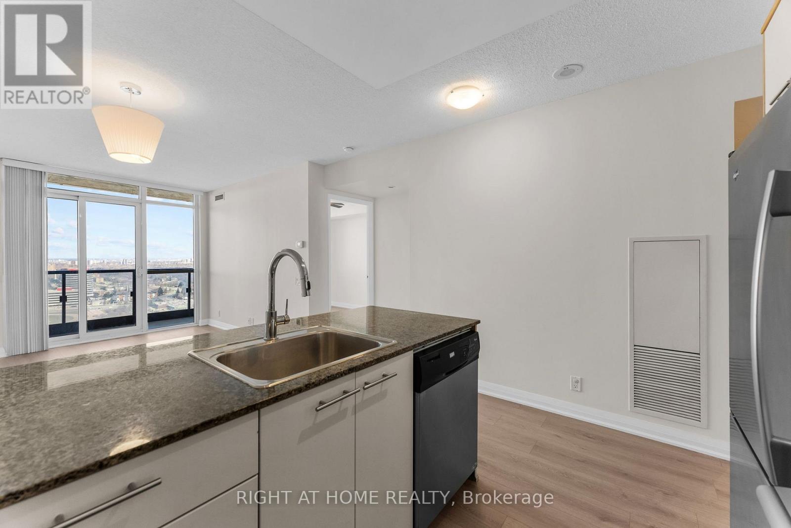 2801 - 5 Valhalla Inn Road, Toronto, Ontario  M9B 0B1 - Photo 8 - W12978462