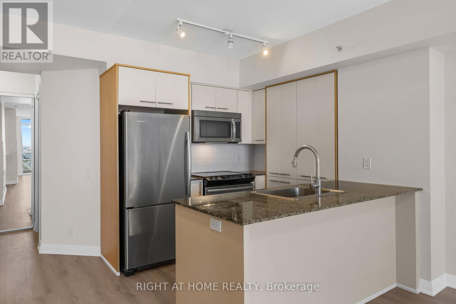 2801 - 5 Valhalla Inn Road, Toronto, Ontario  M9B 0B1 - Photo 9 - W12978462