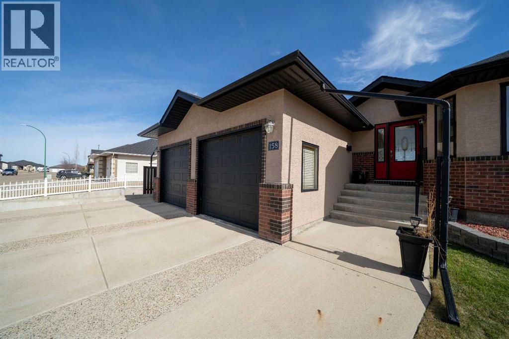 158 Sunrise Road Sw, Medicine Hat, Alberta  T1B 4S1 - Photo 3 - A2296134