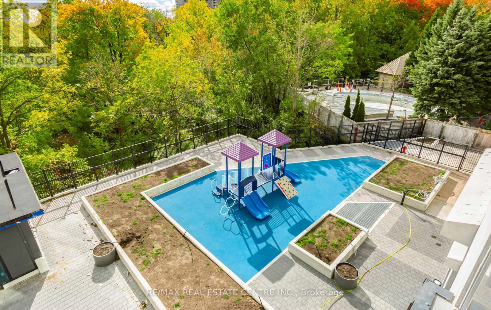 301 - 202 Burnhamthorpe Road E, Mississauga, Ontario  L5A 0B2 - Photo 7 - W12978556