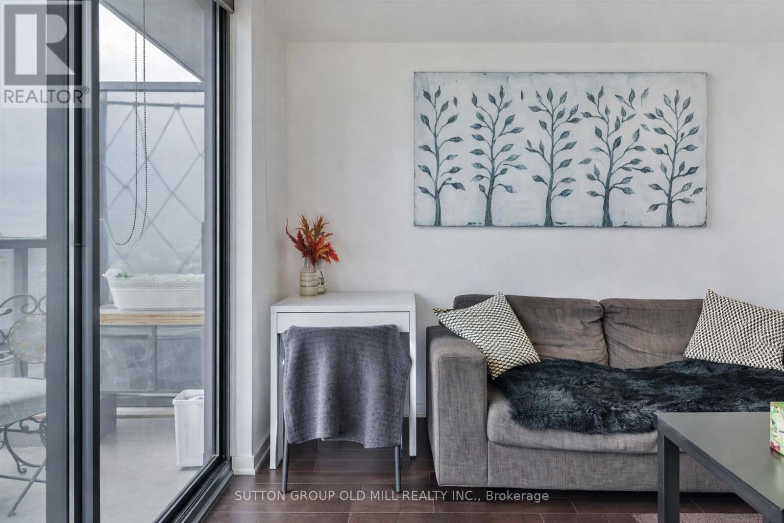 2109 - 105 The Queensway, Toronto, Ontario  M6S 5B5 - Photo 7 - W12978628