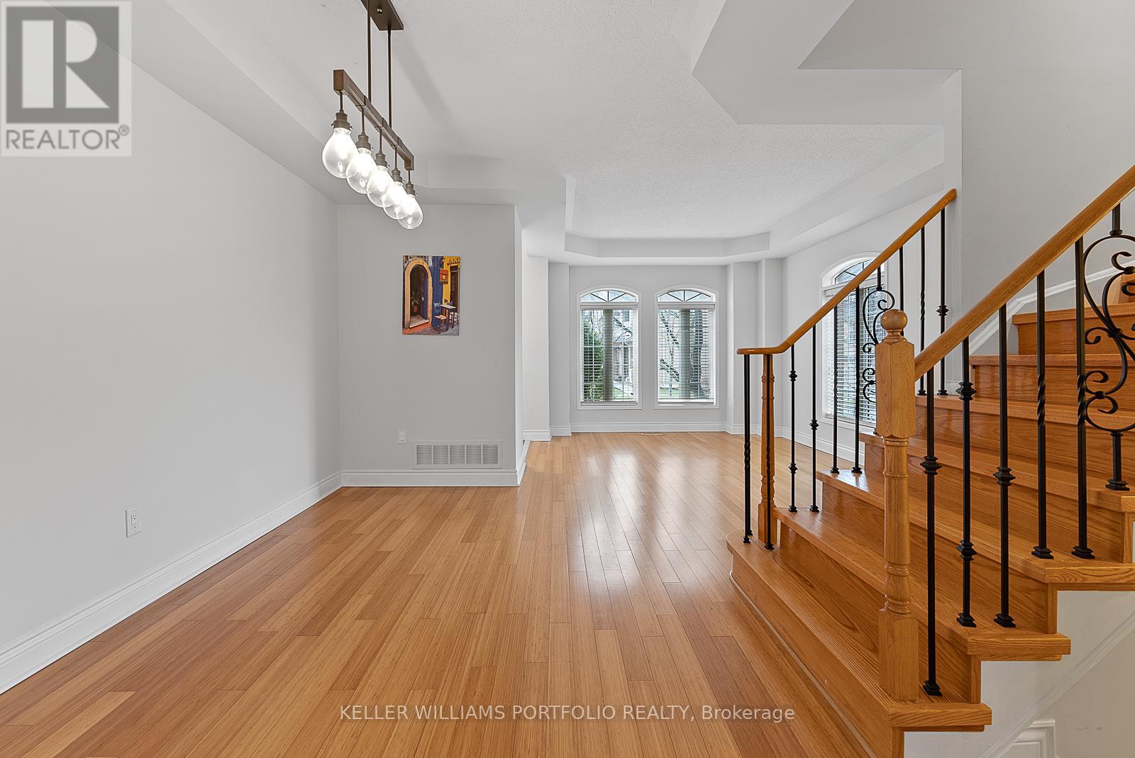 118 Gatwick Drive, Oakville, Ontario  L6H 6V3 - Photo 10 - W12978650