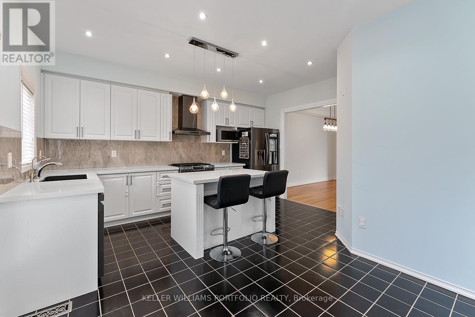 118 Gatwick Drive, Oakville, Ontario  L6H 6V3 - Photo 17 - W12978650