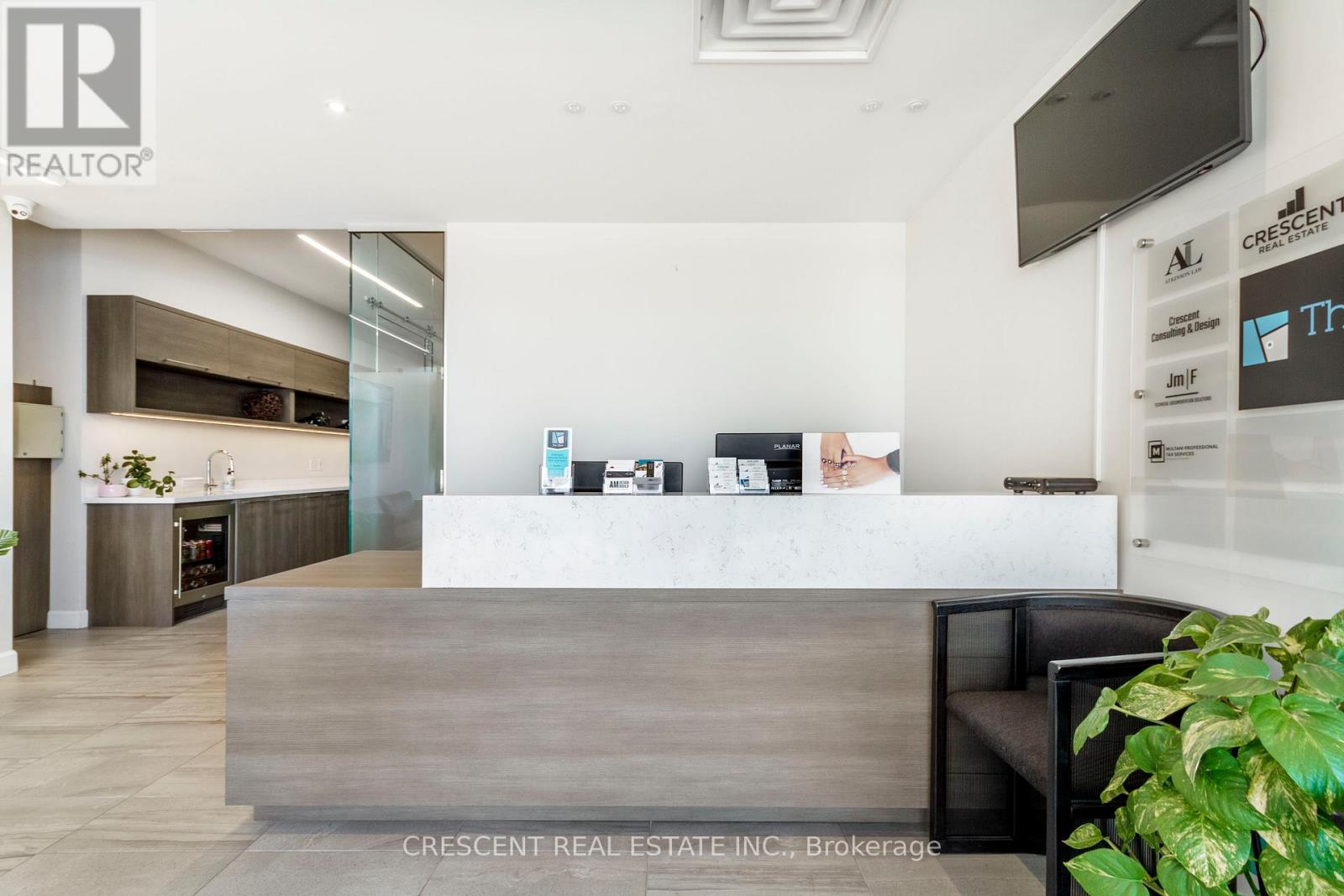 Cubicle 3 - 347 Jane Street, Toronto, Ontario  M6S 3Z3 - Photo 3 - W12978678