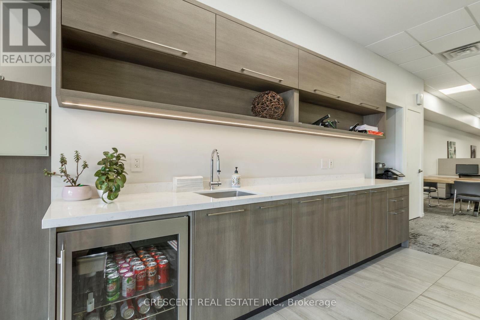 Cubicle 3 - 347 Jane Street, Toronto, Ontario  M6S 3Z3 - Photo 9 - W12978678