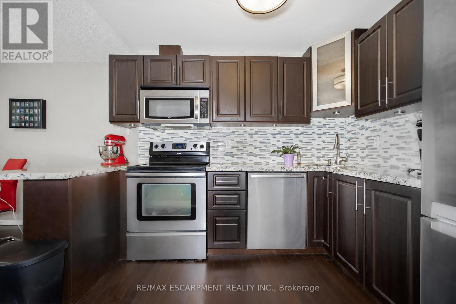 Ph1 - 145 Hillcrest Avenue, Mississauga, Ontario  L5B 4B1 - Photo 10 - W12978680