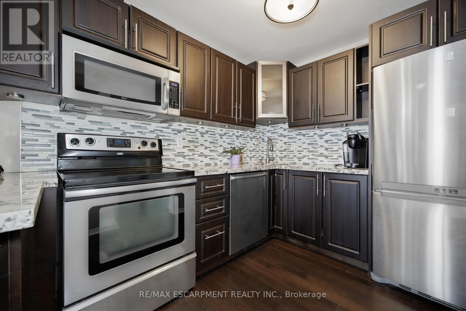 Ph1 - 145 Hillcrest Avenue, Mississauga, Ontario  L5B 4B1 - Photo 11 - W12978680