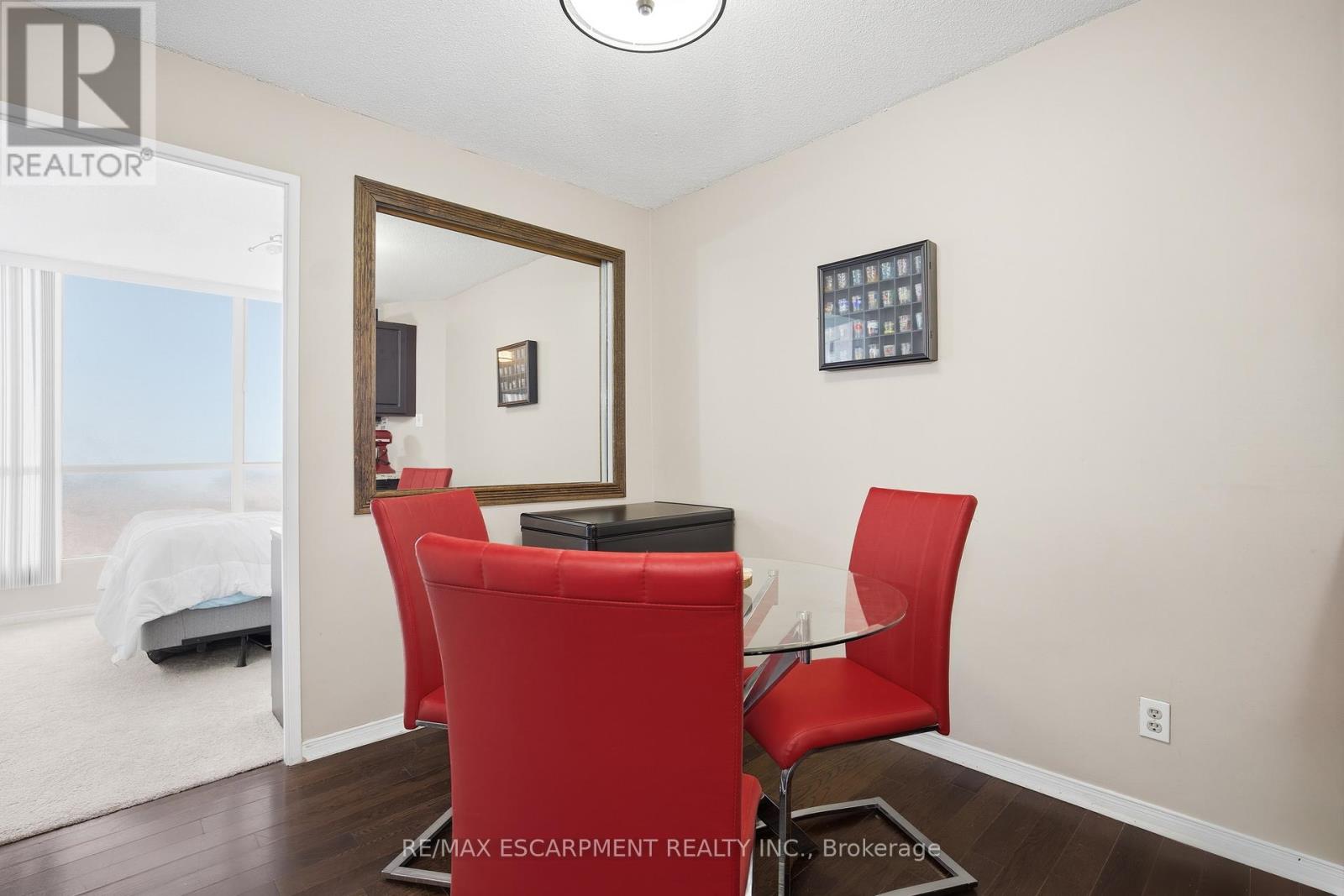 Ph1 - 145 Hillcrest Avenue, Mississauga, Ontario  L5B 4B1 - Photo 13 - W12978680