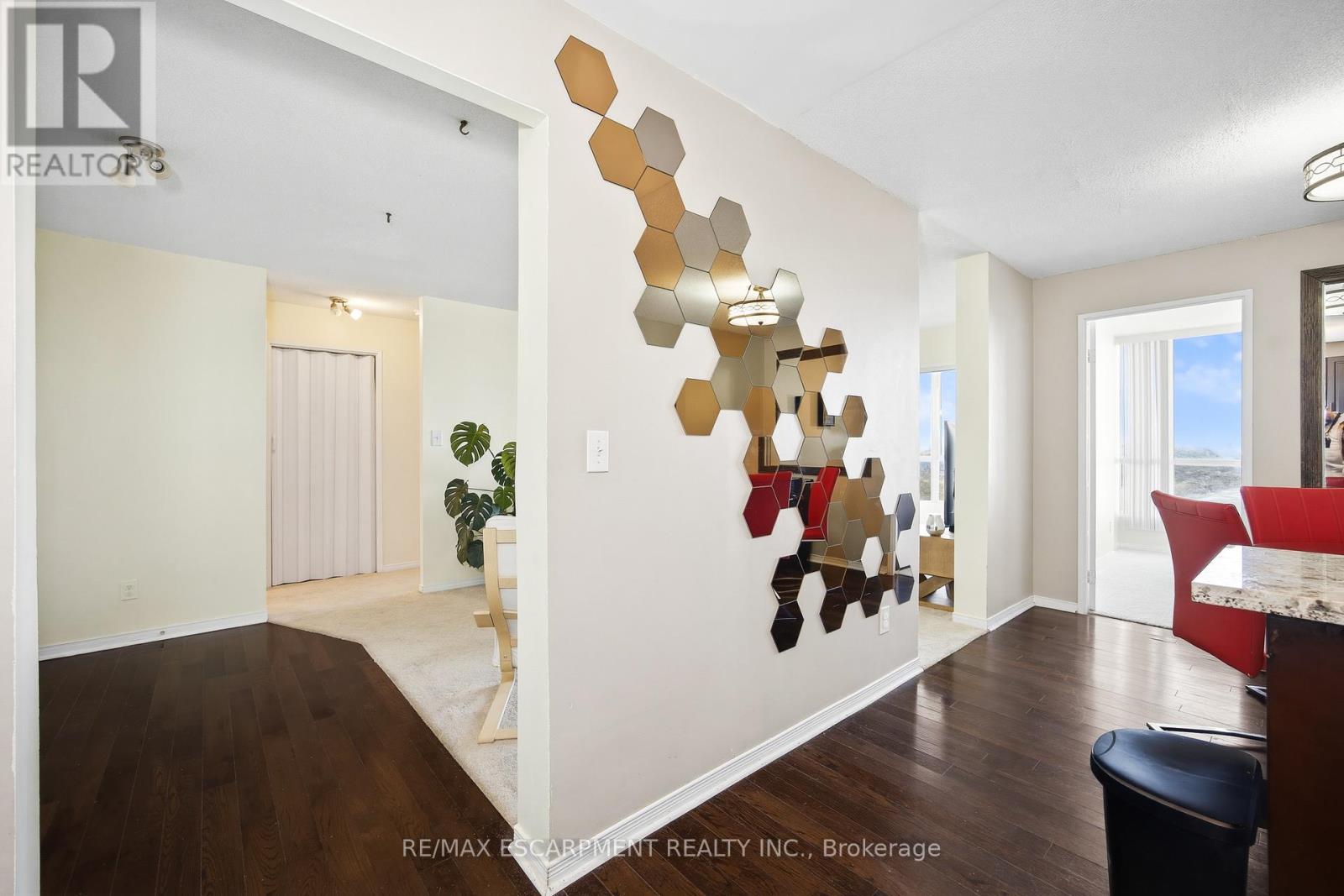 Ph1 - 145 Hillcrest Avenue, Mississauga, Ontario  L5B 4B1 - Photo 16 - W12978680