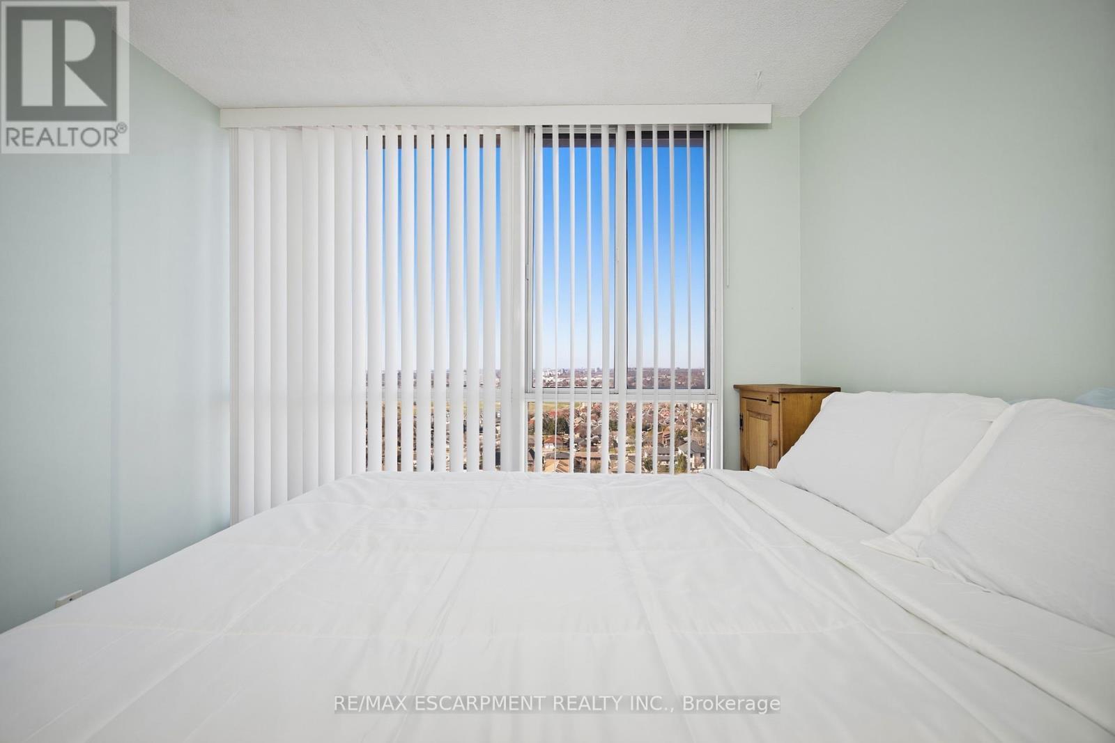 Ph1 - 145 Hillcrest Avenue, Mississauga, Ontario  L5B 4B1 - Photo 17 - W12978680