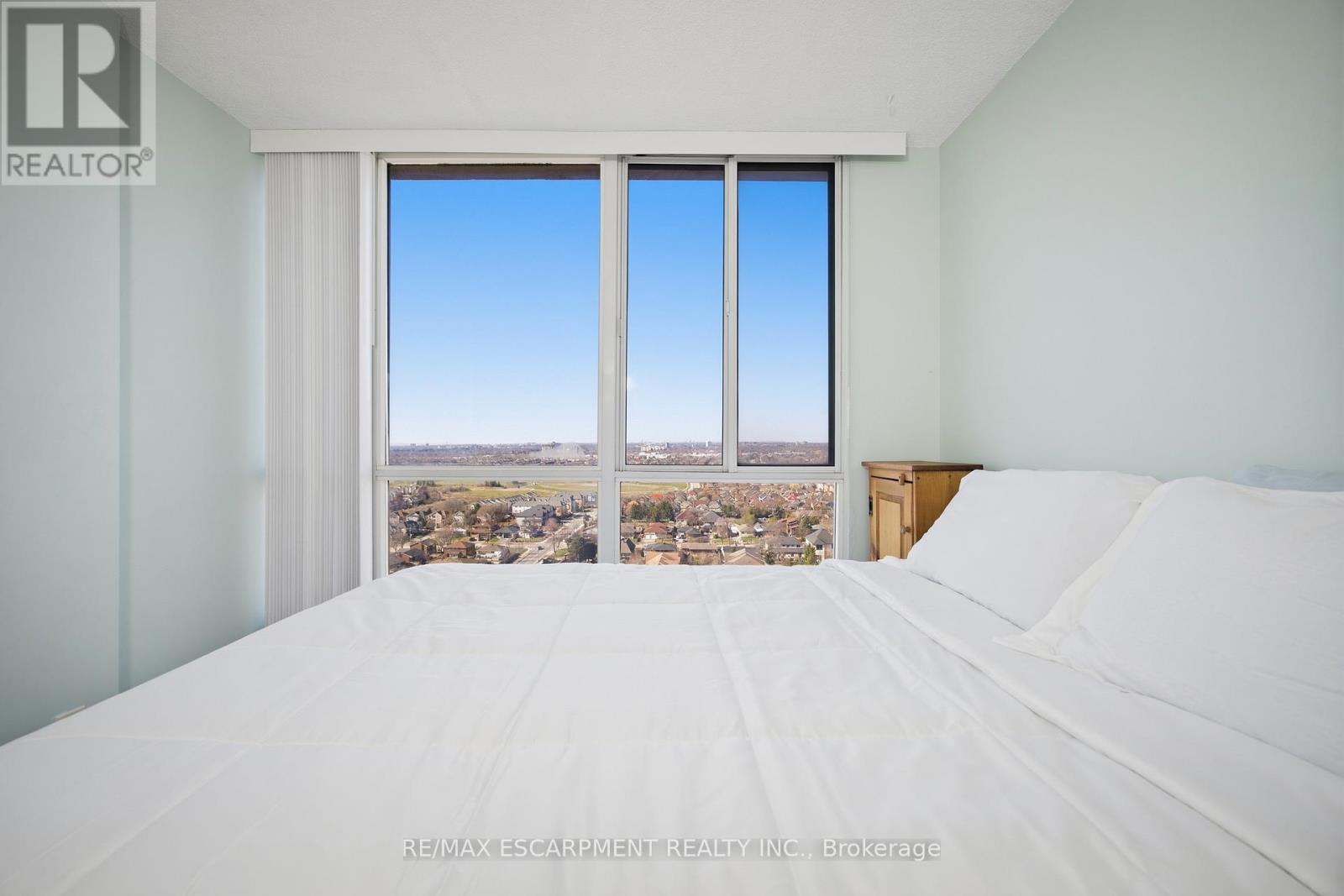 Ph1 - 145 Hillcrest Avenue, Mississauga, Ontario  L5B 4B1 - Photo 19 - W12978680