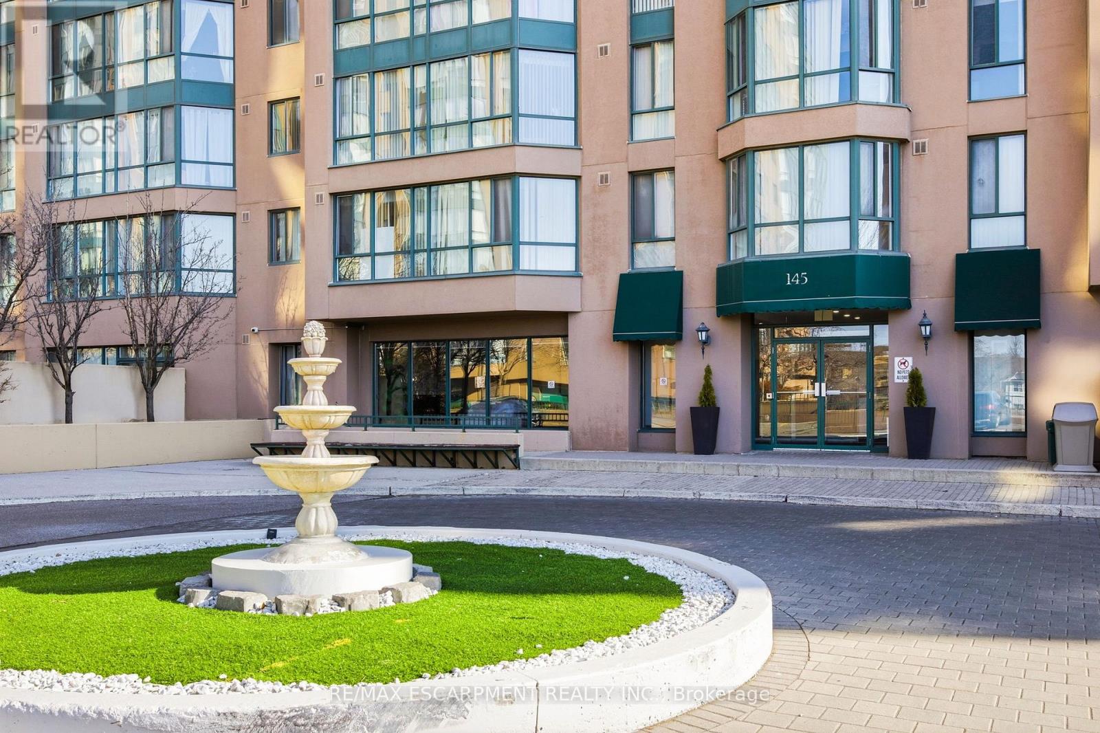 Ph1 - 145 Hillcrest Avenue, Mississauga, Ontario  L5B 4B1 - Photo 2 - W12978680