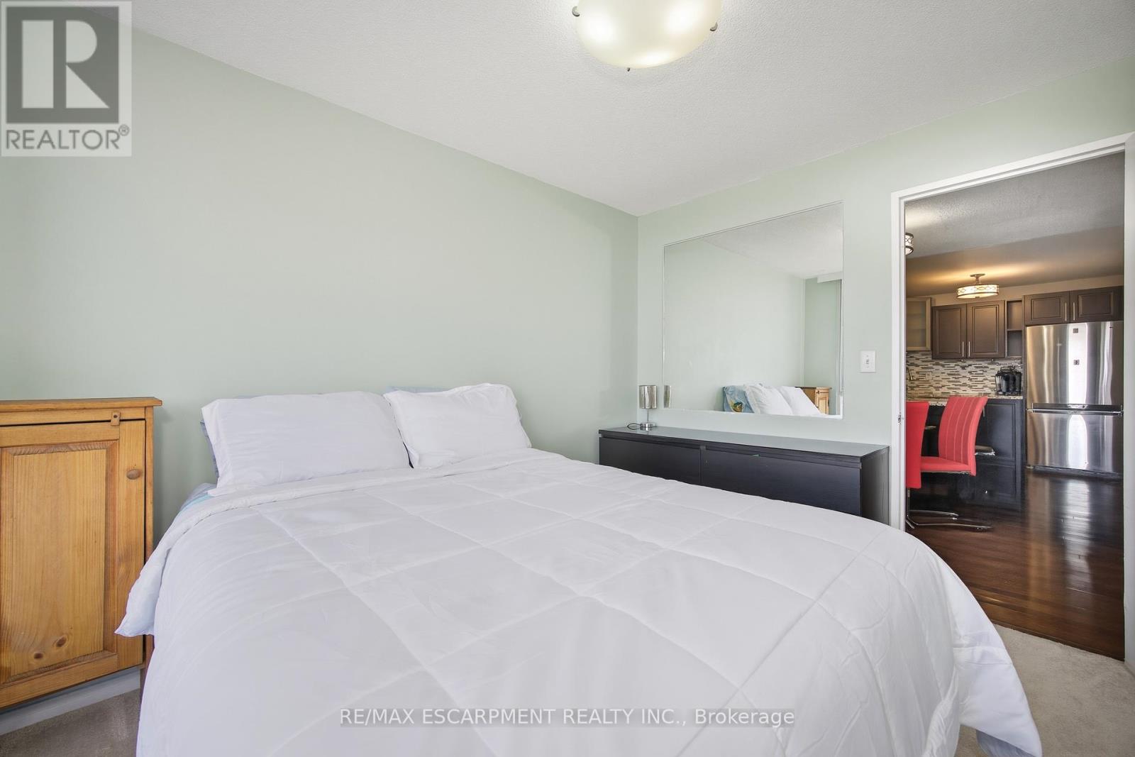 Ph1 - 145 Hillcrest Avenue, Mississauga, Ontario  L5B 4B1 - Photo 20 - W12978680