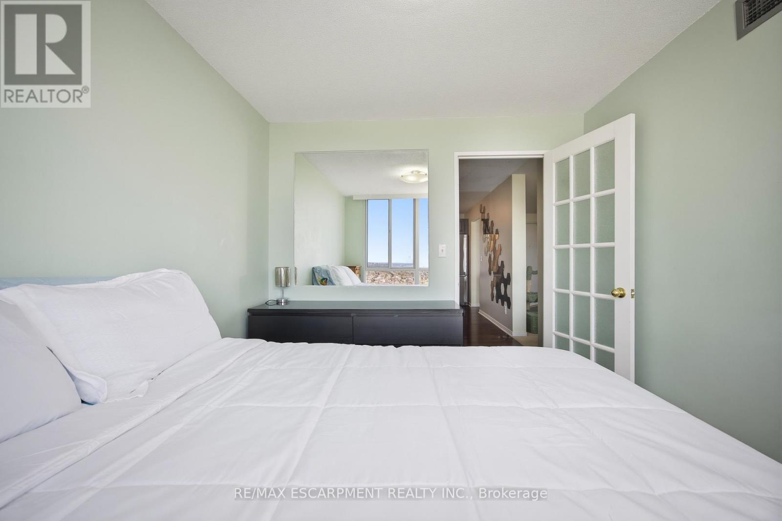 Ph1 - 145 Hillcrest Avenue, Mississauga, Ontario  L5B 4B1 - Photo 21 - W12978680