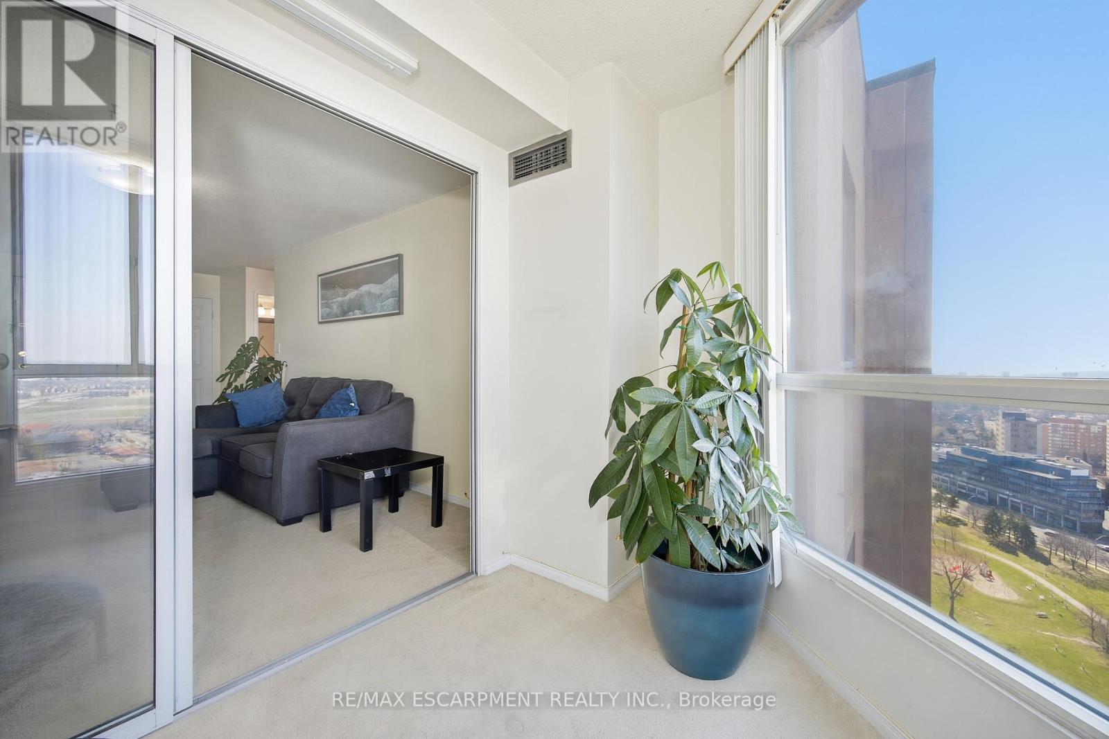 Ph1 - 145 Hillcrest Avenue, Mississauga, Ontario  L5B 4B1 - Photo 26 - W12978680