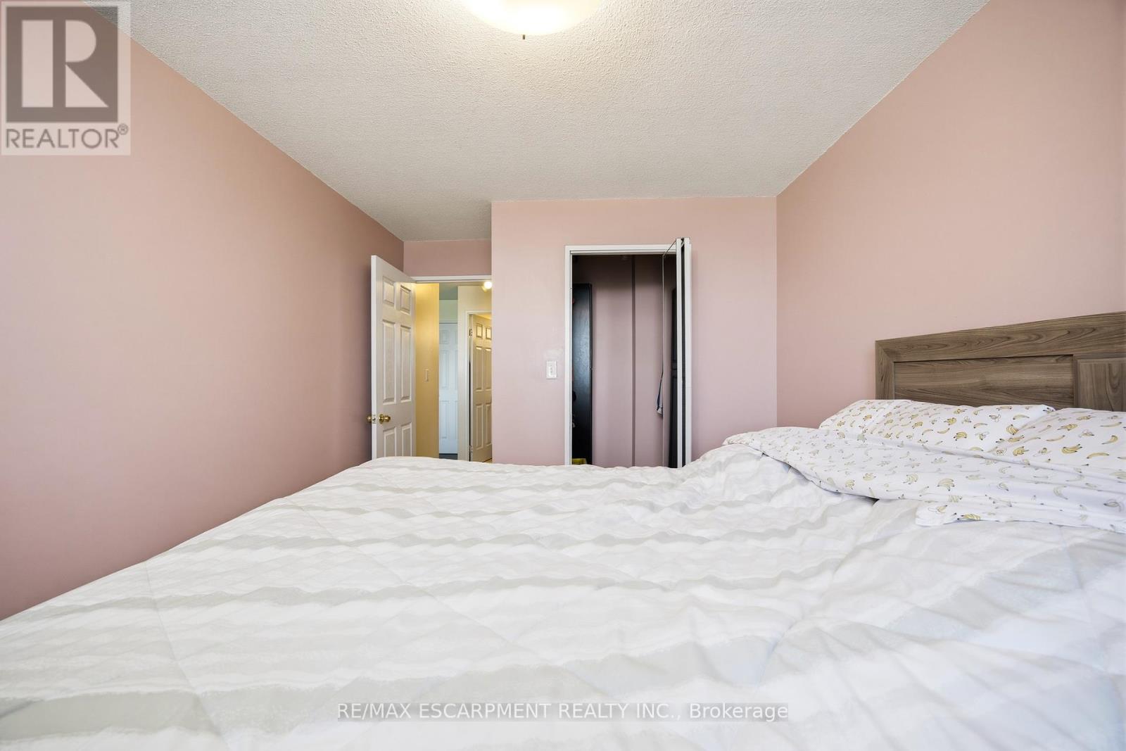 Ph1 - 145 Hillcrest Avenue, Mississauga, Ontario  L5B 4B1 - Photo 31 - W12978680