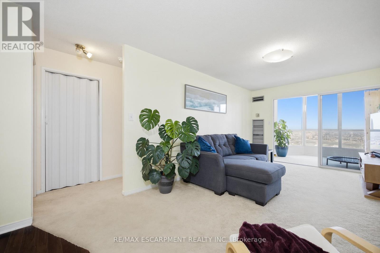 Ph1 - 145 Hillcrest Avenue, Mississauga, Ontario  L5B 4B1 - Photo 4 - W12978680