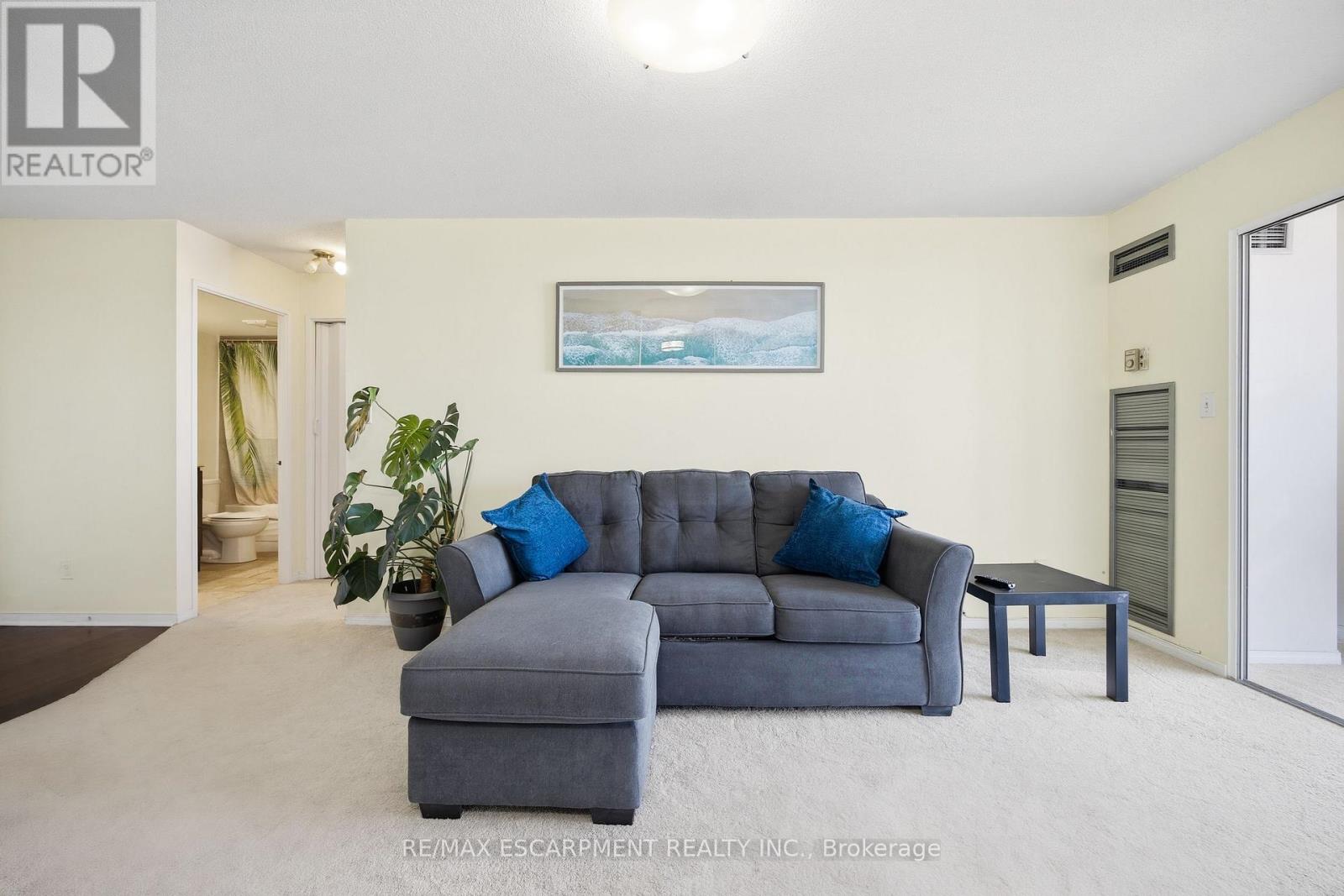 Ph1 - 145 Hillcrest Avenue, Mississauga, Ontario  L5B 4B1 - Photo 5 - W12978680