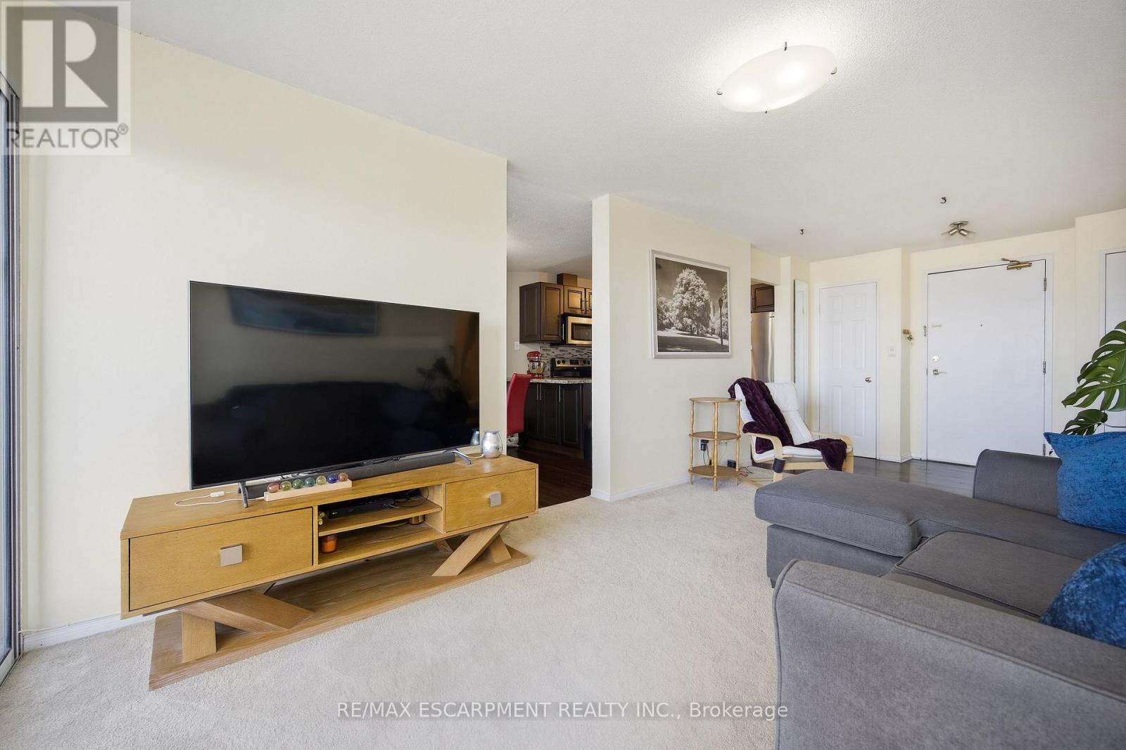 Ph1 - 145 Hillcrest Avenue, Mississauga, Ontario  L5B 4B1 - Photo 8 - W12978680