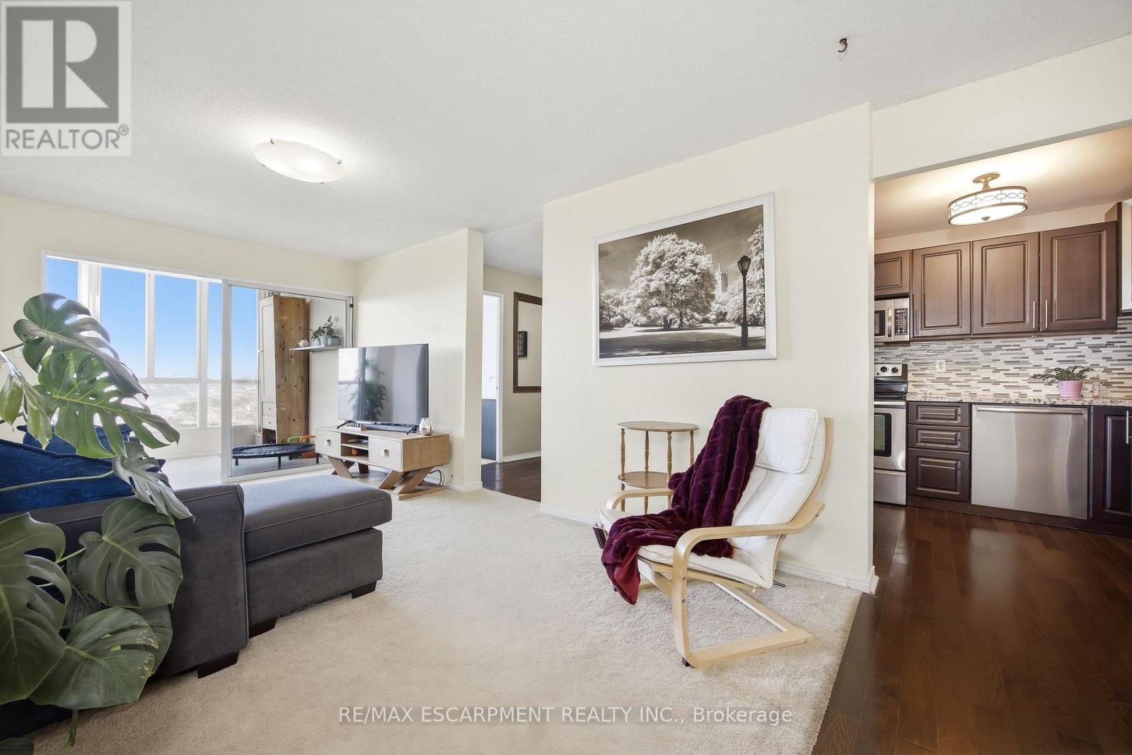 Ph1 - 145 Hillcrest Avenue, Mississauga, Ontario  L5B 4B1 - Photo 9 - W12978680