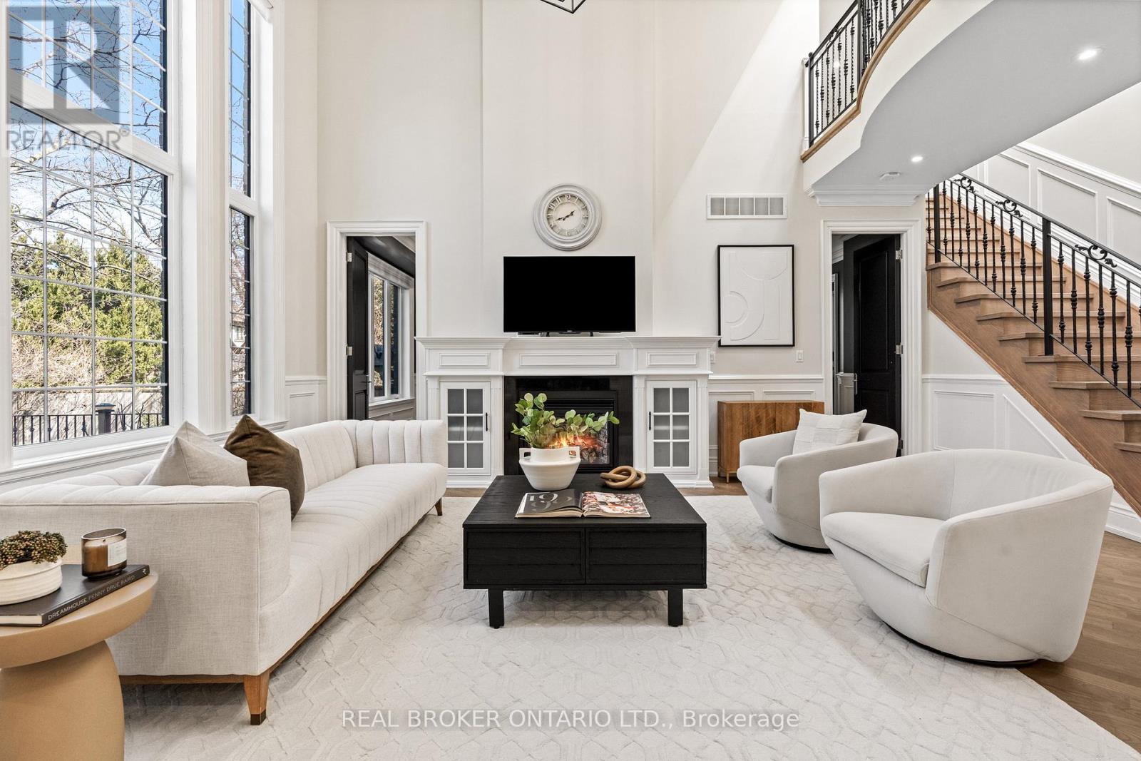 40 Hilldowntree Road, Toronto, Ontario  M9A 2Z8 - Photo 10 - W12978730