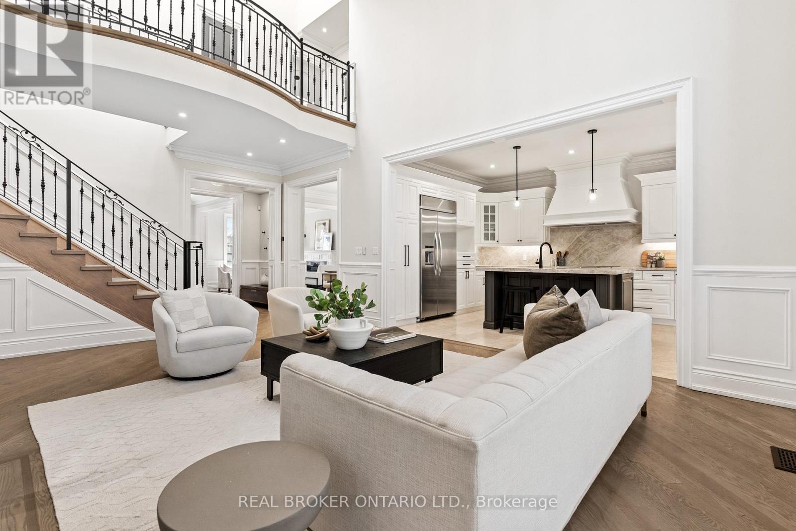 40 Hilldowntree Road, Toronto, Ontario  M9A 2Z8 - Photo 11 - W12978730