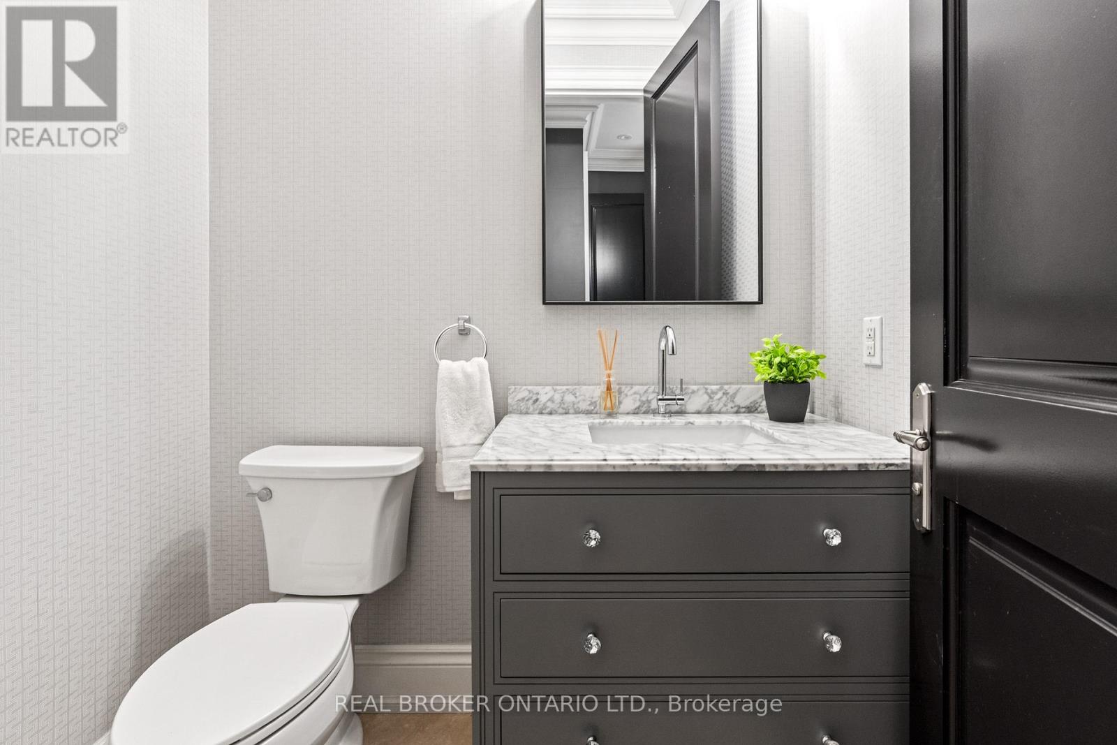 40 Hilldowntree Road, Toronto, Ontario  M9A 2Z8 - Photo 19 - W12978730