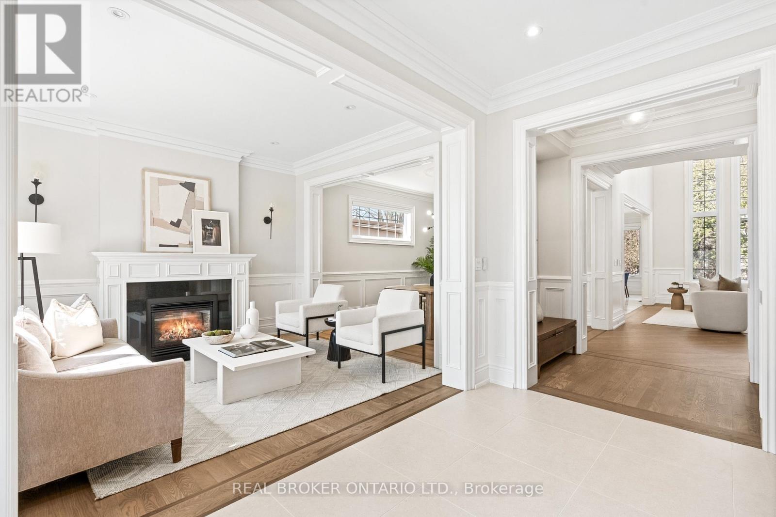 40 Hilldowntree Road, Toronto, Ontario  M9A 2Z8 - Photo 2 - W12978730