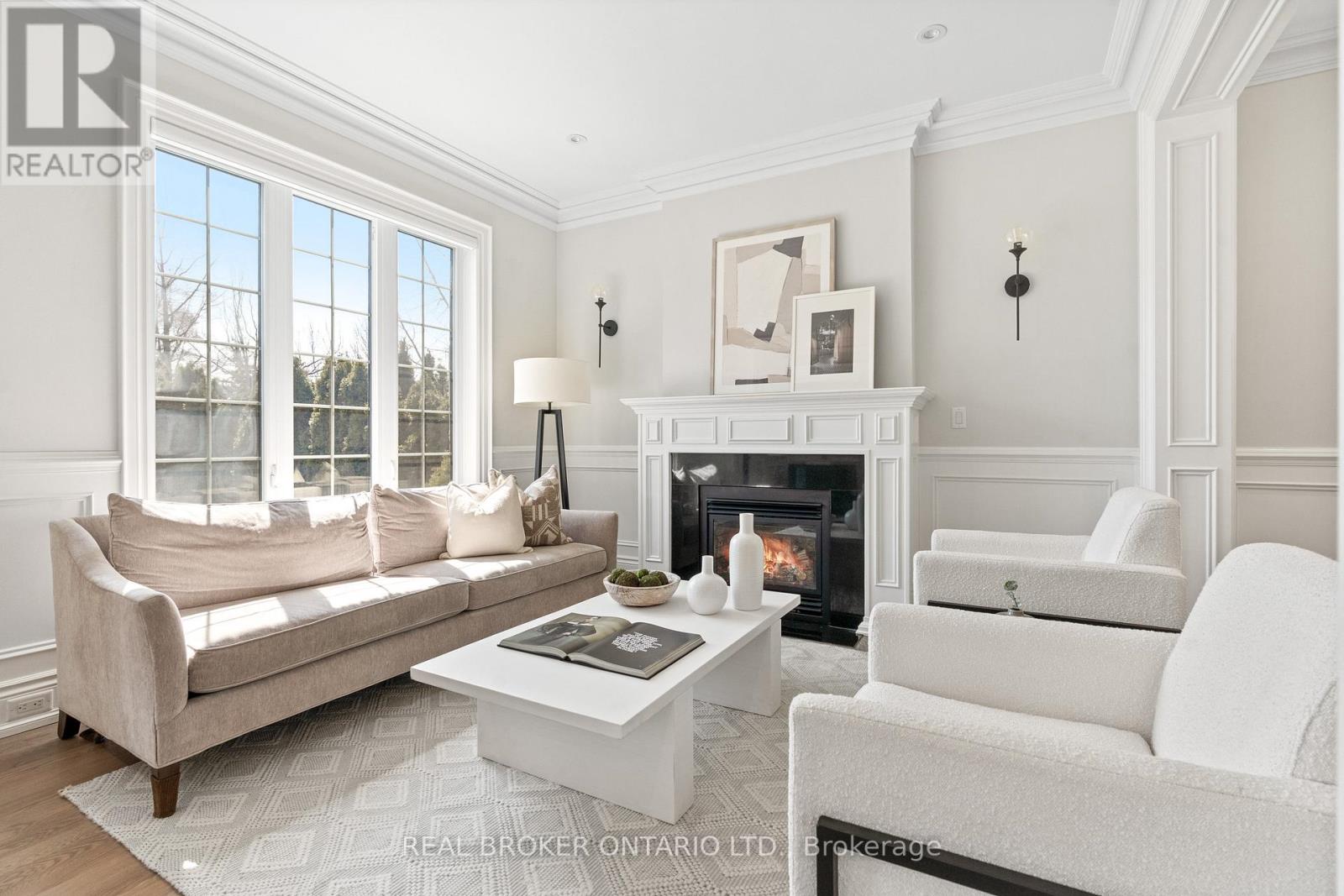 40 Hilldowntree Road, Toronto, Ontario  M9A 2Z8 - Photo 3 - W12978730