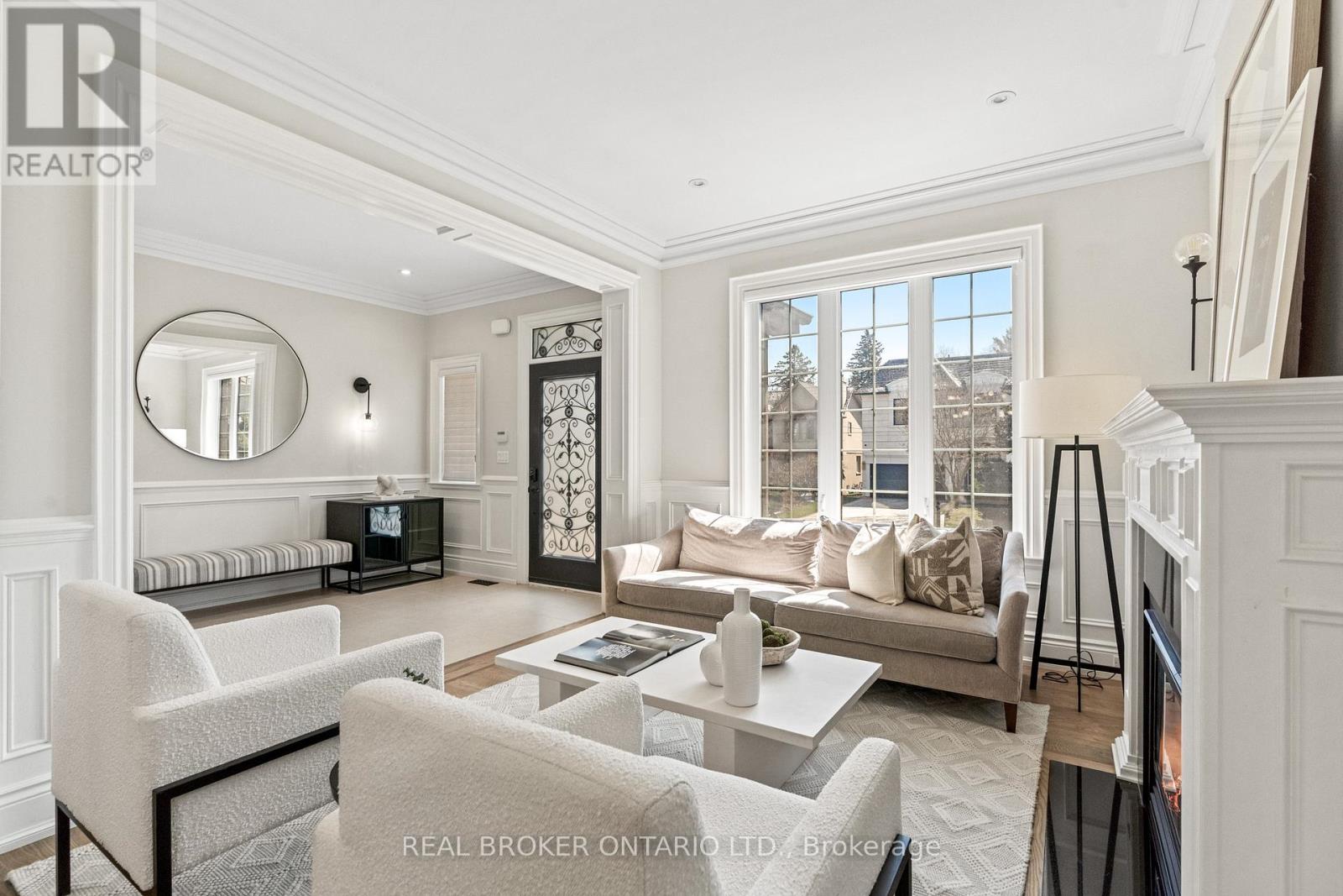 40 Hilldowntree Road, Toronto, Ontario  M9A 2Z8 - Photo 4 - W12978730