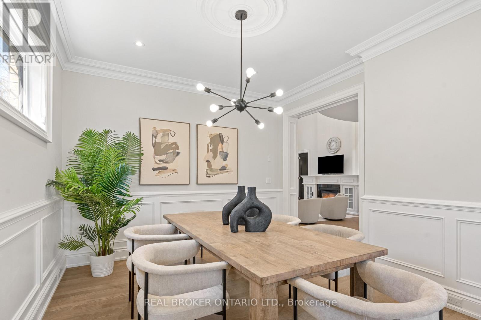 40 Hilldowntree Road, Toronto, Ontario  M9A 2Z8 - Photo 5 - W12978730