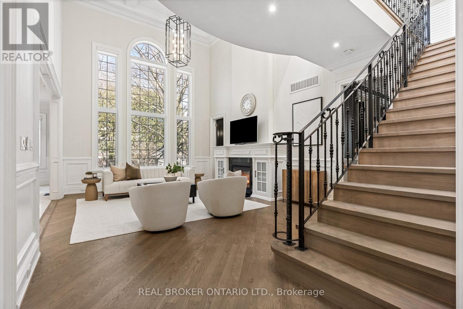 40 Hilldowntree Road, Toronto, Ontario  M9A 2Z8 - Photo 7 - W12978730