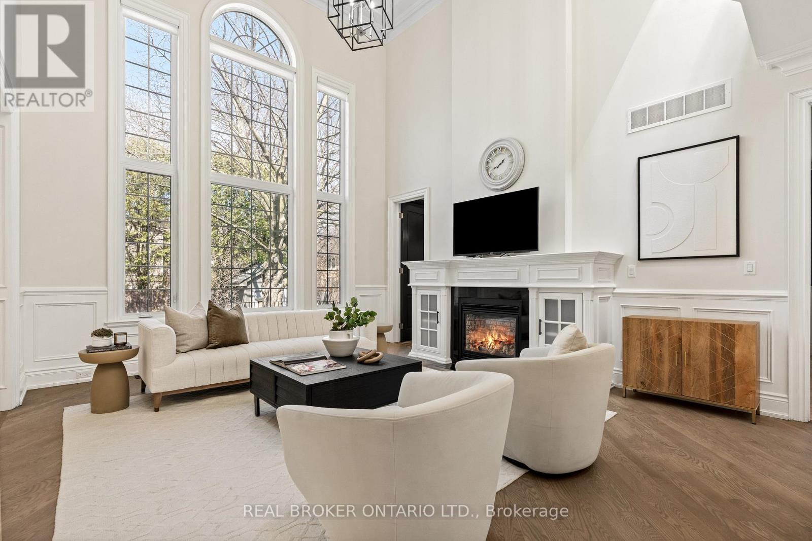 40 Hilldowntree Road, Toronto, Ontario  M9A 2Z8 - Photo 8 - W12978730