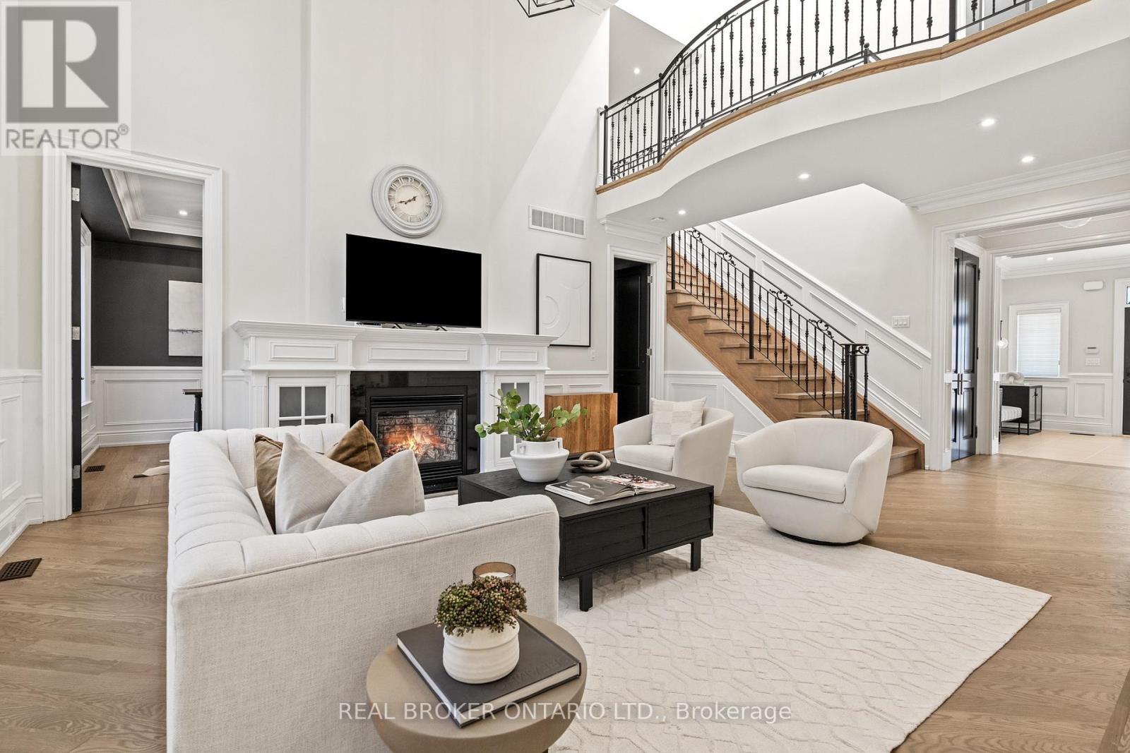 40 Hilldowntree Road, Toronto, Ontario  M9A 2Z8 - Photo 9 - W12978730