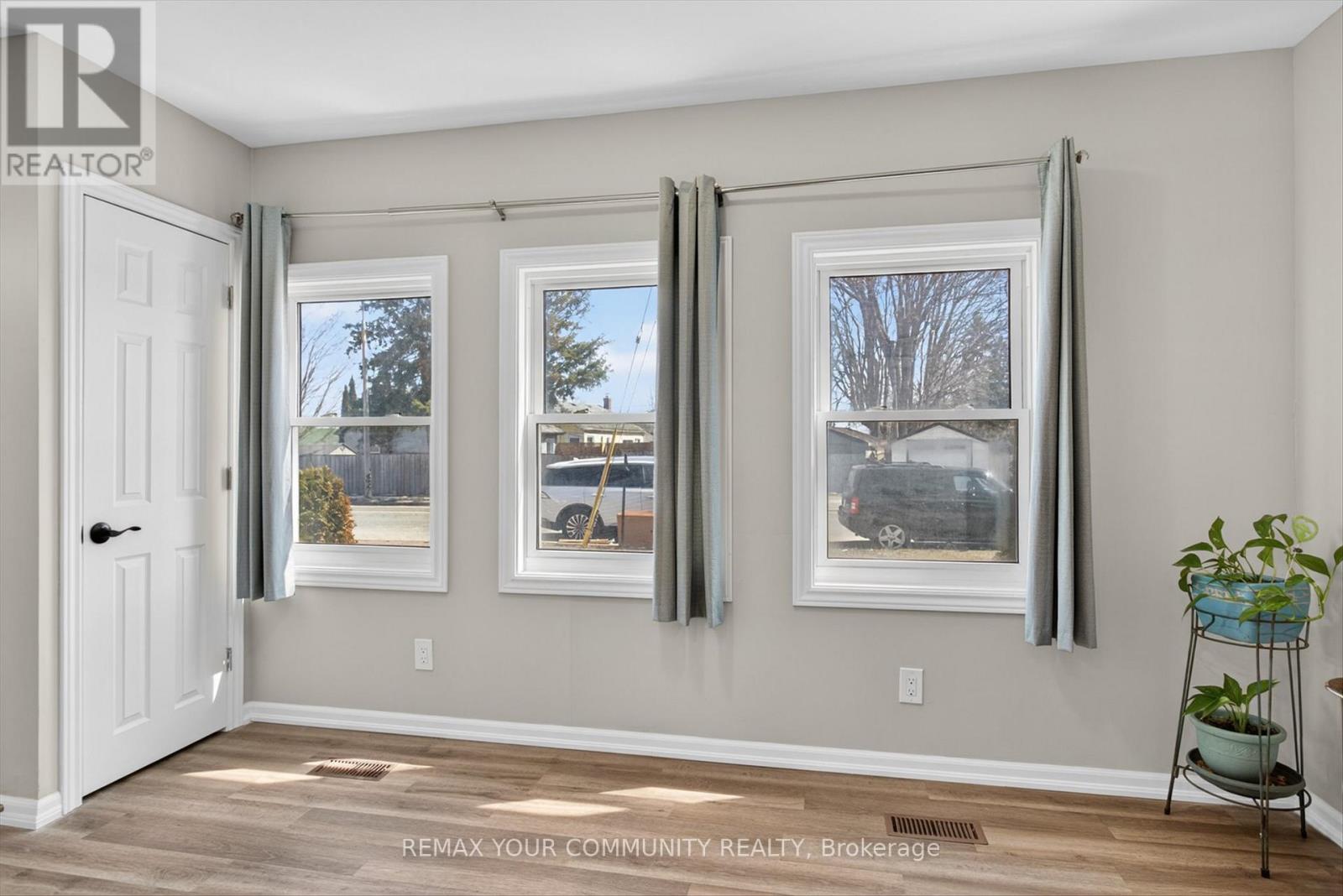 426 Wolsely Street, Peterborough, Ontario  K9H 5A5 - Photo 3 - X12978466