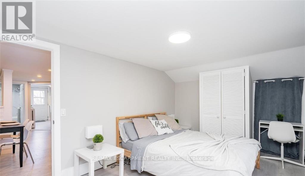 3 - 38 Inchbury Street, Hamilton, Ontario  L8R 3B3 - Photo 6 - X12978554