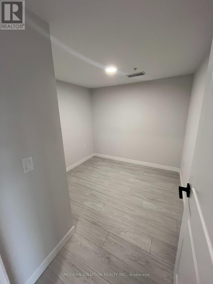 406 - 50 Otterbein Road, Kitchener, Ontario  N2B 3B7 - Photo 5 - X12978592