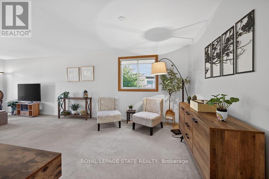 621 Tomahawk Crescent, Hamilton, Ontario  L9G 3T4 - Photo 10 - X12978670