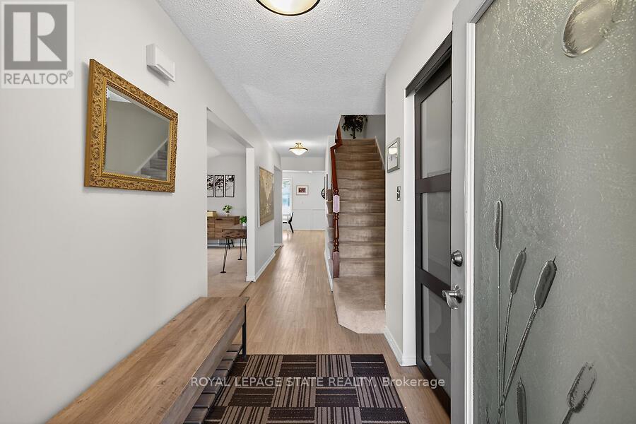 621 Tomahawk Crescent, Hamilton, Ontario  L9G 3T4 - Photo 4 - X12978670