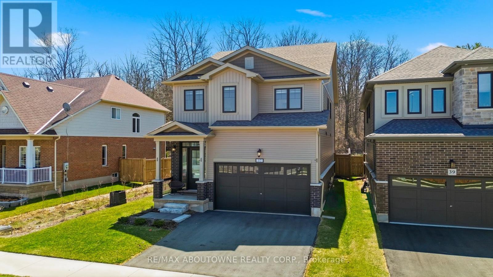 37 Riesling Street, Grimsby, Ontario  L3M 0L2 - Photo 2 - X12978682