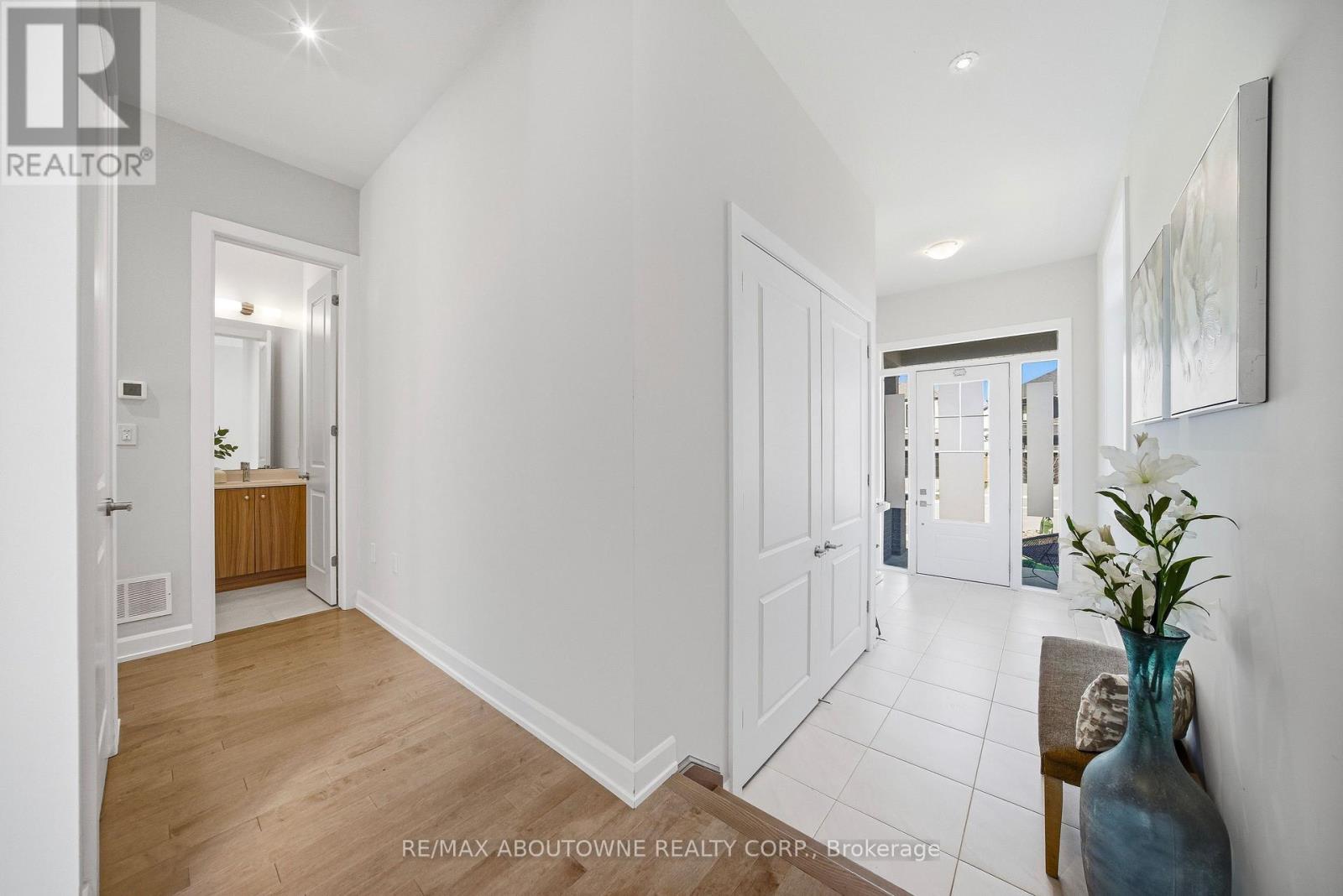 37 Riesling Street, Grimsby, Ontario  L3M 0L2 - Photo 5 - X12978682