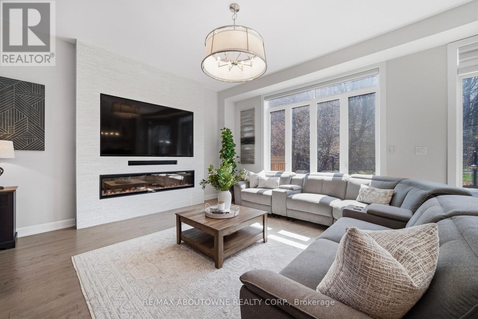 37 Riesling Street, Grimsby, Ontario  L3M 0L2 - Photo 8 - X12978682