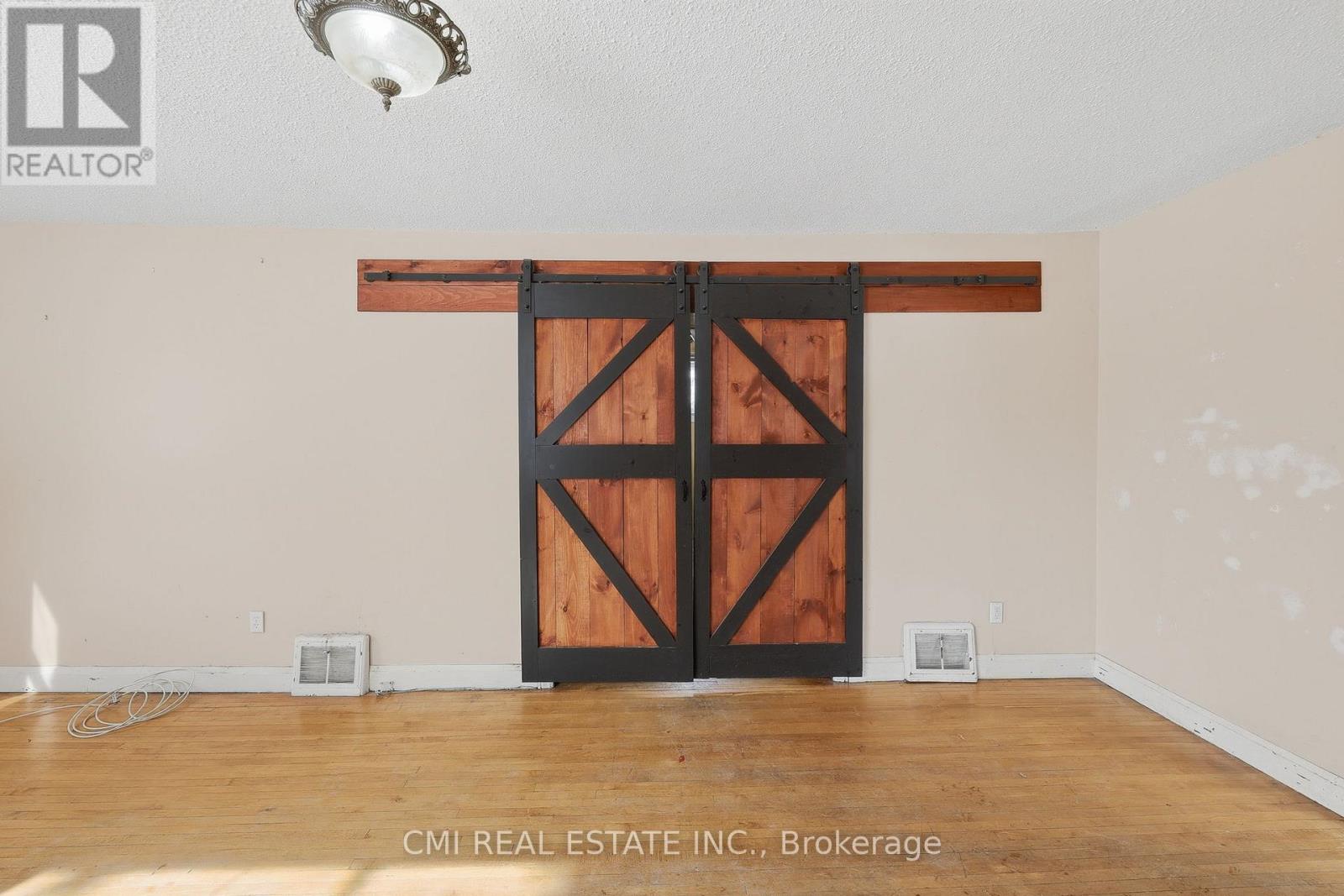 68 Pine Street, Thunder Bay, Ontario  P7A 5X3 - Photo 11 - X12978718